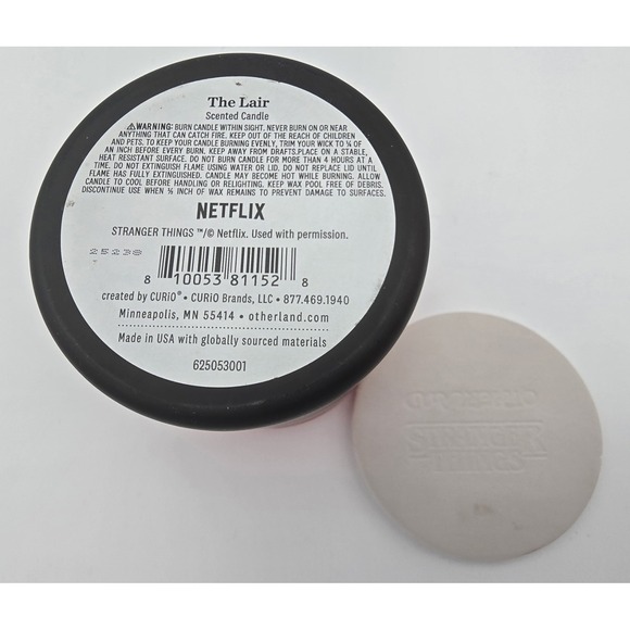 Stranger Things - Hellfire Club The Lair - Otherland Wax Candle 8oz Netflix - Picture 3 of 3